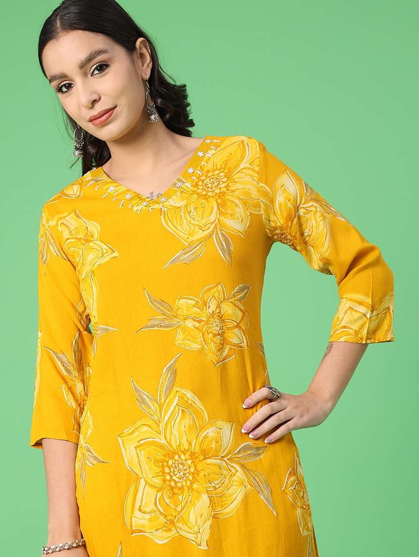 women floral three quarter sleeve kurta pant with dupatta set - 22160879 -  Standard Image - 3