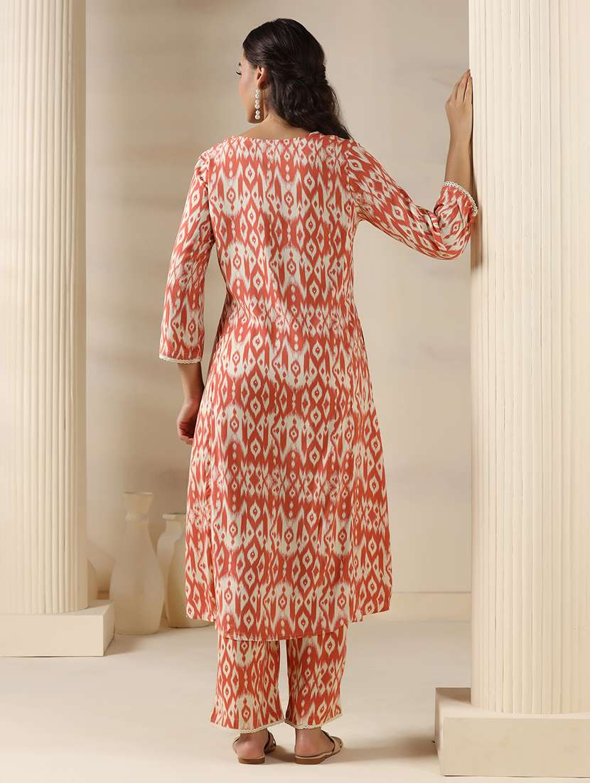 women ikat printed three quarter sleeve kurta pant set - 22161037 -  Standard Image - 3