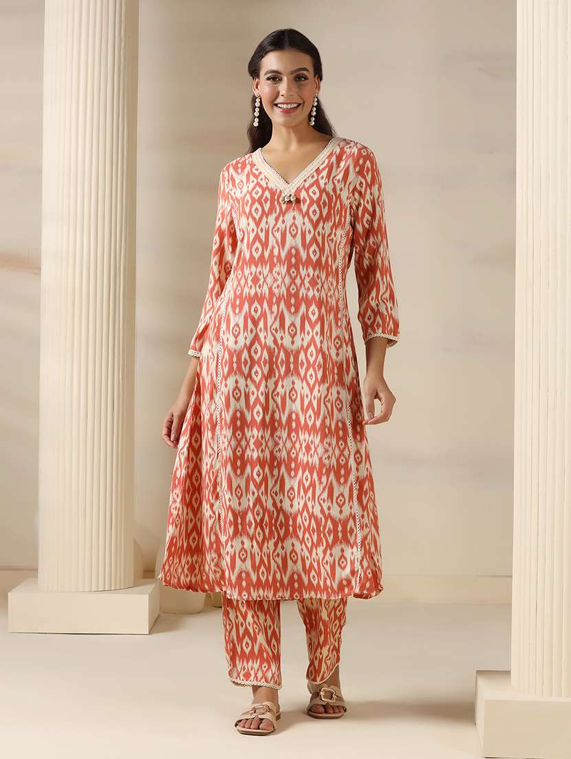 women ikat printed three quarter sleeve kurta pant set - 22161037 -  Standard Image - 5