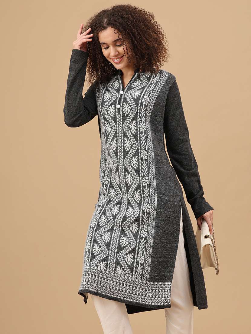women self design long sleeve woolen kurta