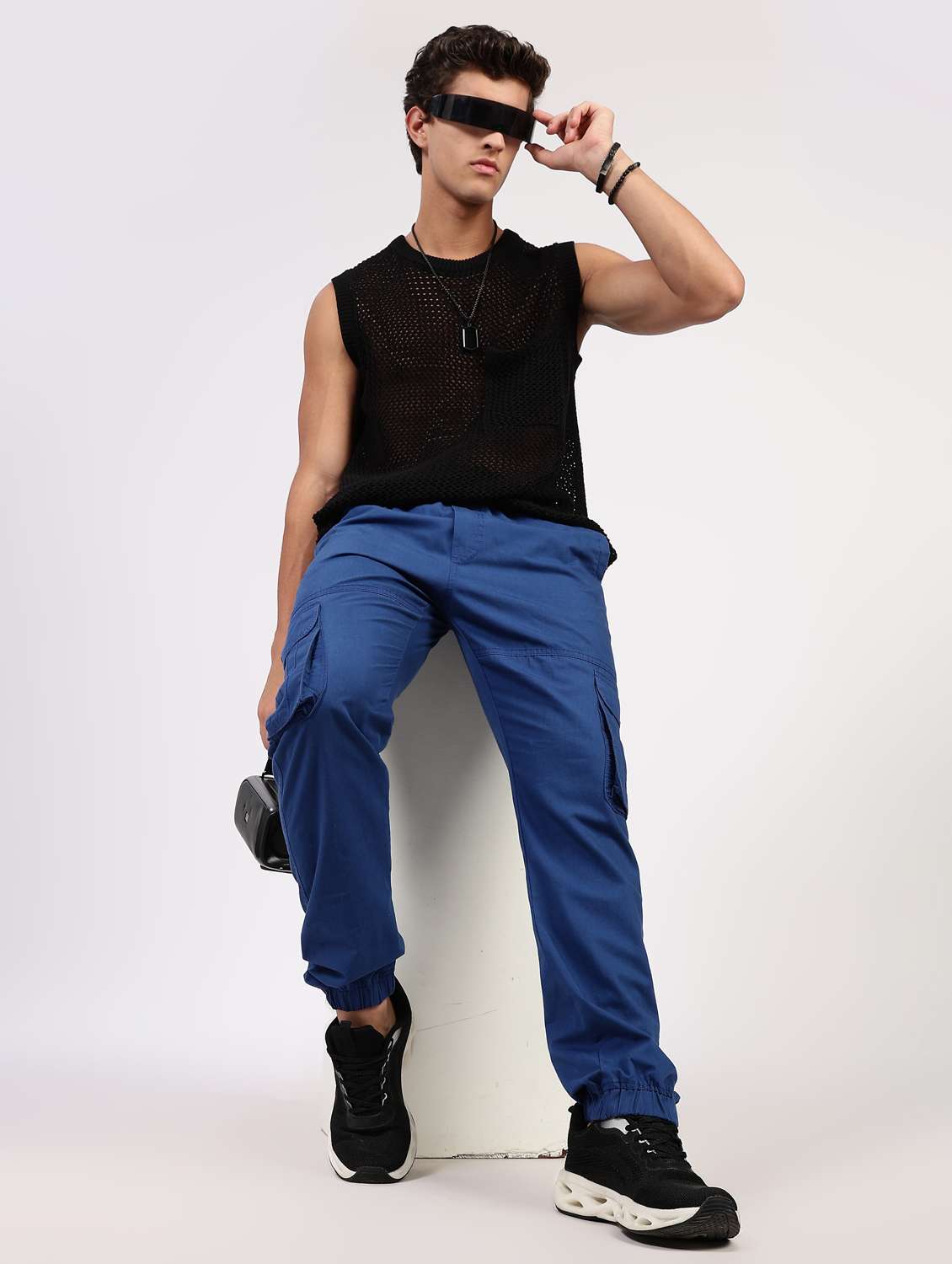 men solid mid rise regular fit cargo jogger - 22162555 -  Standard Image - 5