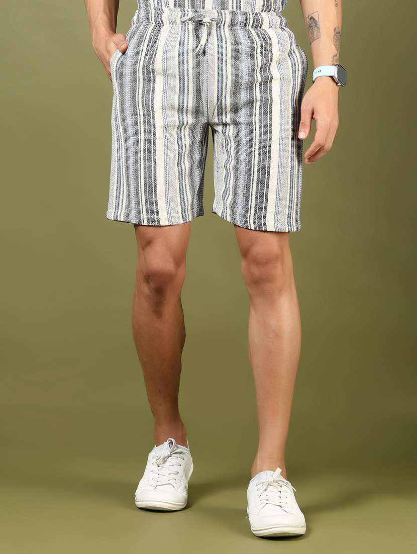 men striped mid rise regular fit shorts