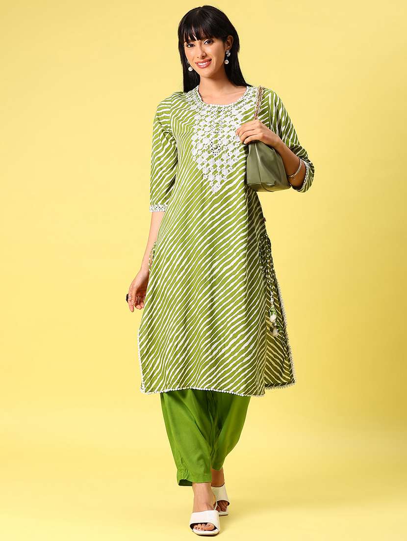 women leheriya three quarter sleeve kurta pant set