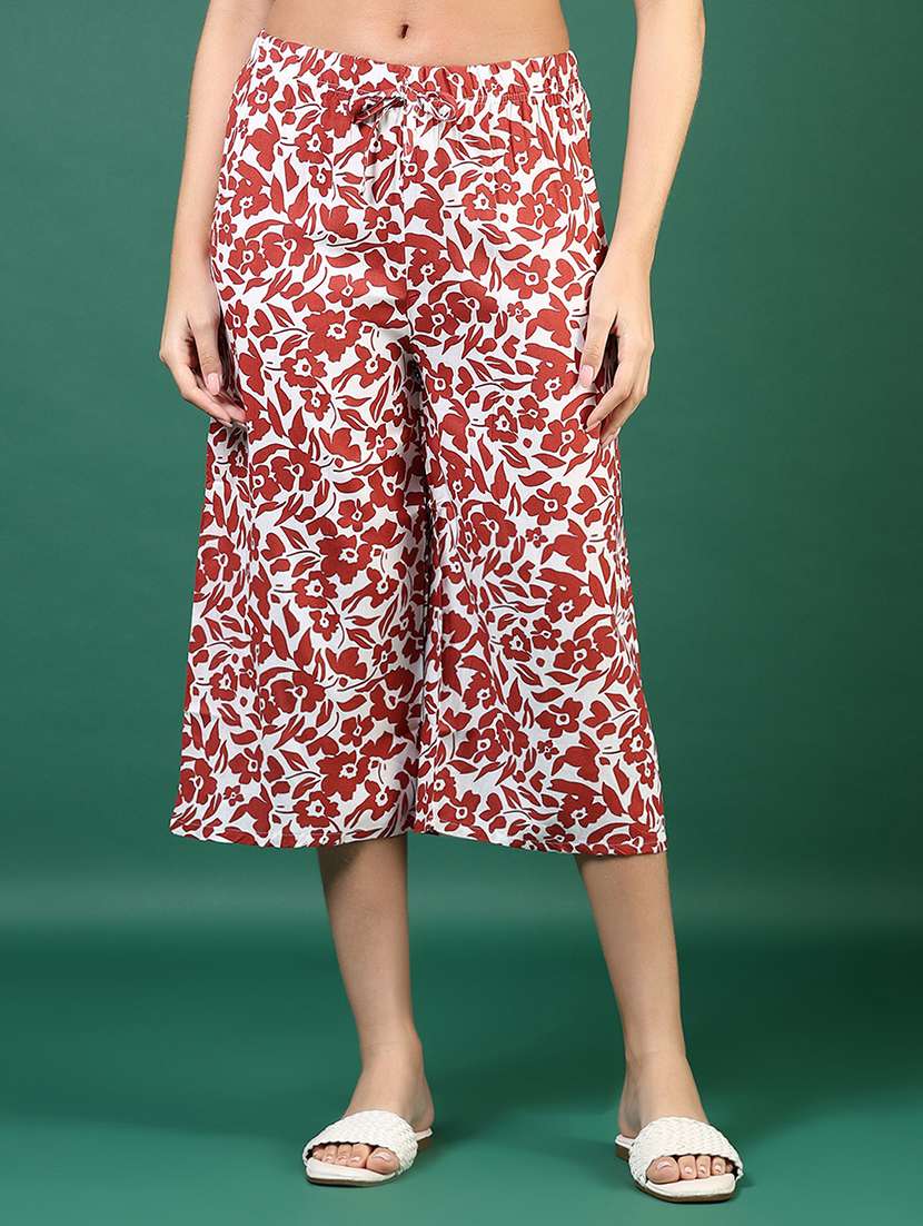 women printed mid rise relaxed fit capri