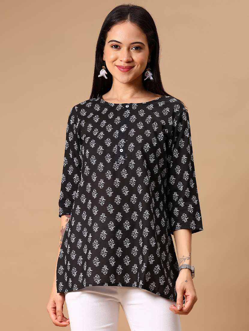 women printed three quarter sleeve straight kurti