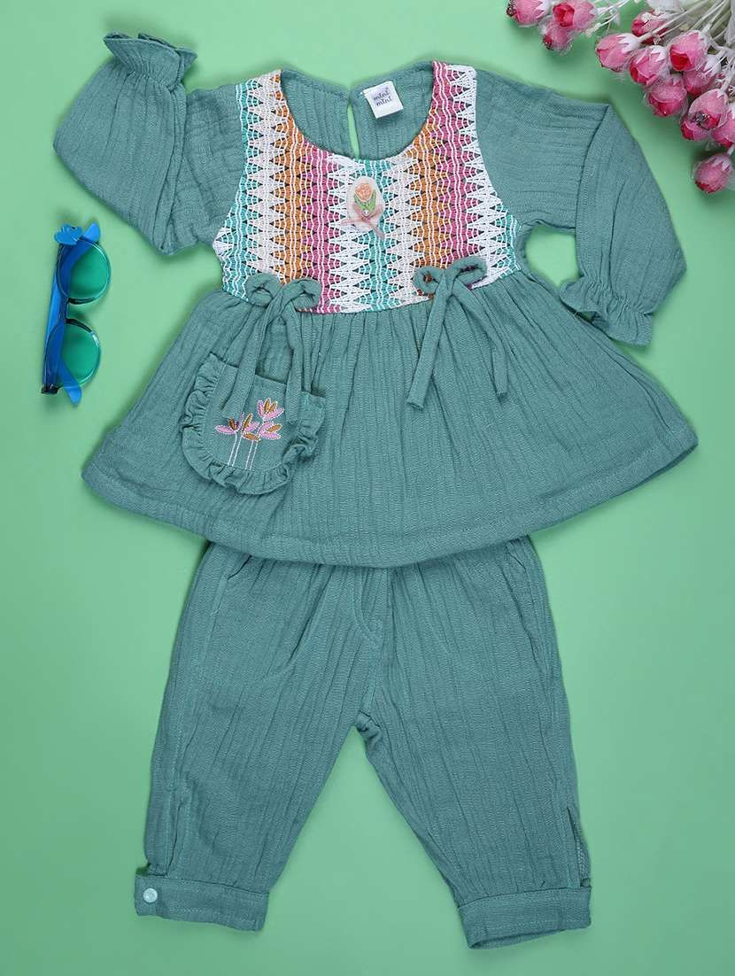 girls slef designed round neck kurta and pant set