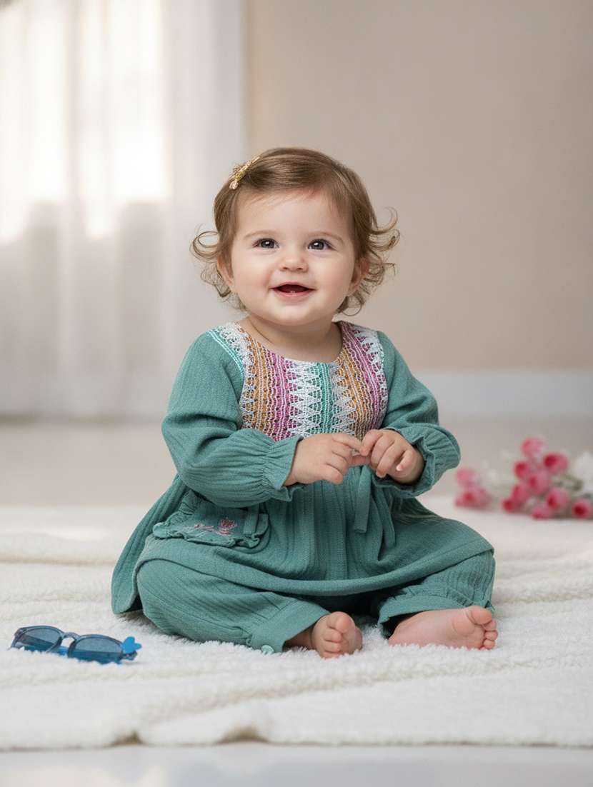 girls slef designed round neck kurta and pant set