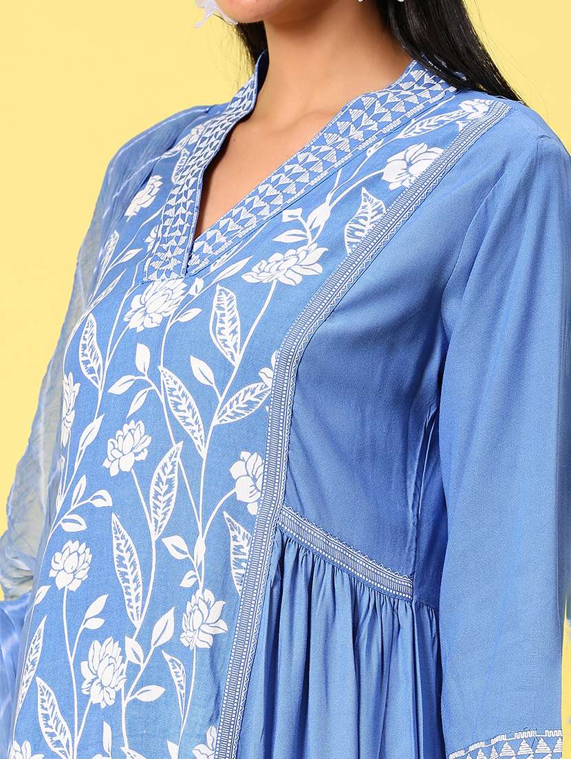 women floral three quarter sleeve kurta pant with dupatta set - 22164908 -  Standard Image - 3