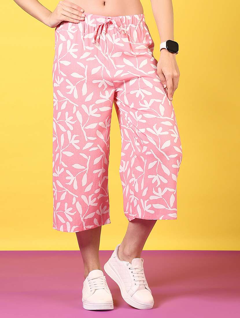 women printed mid rise relaxed fit capri