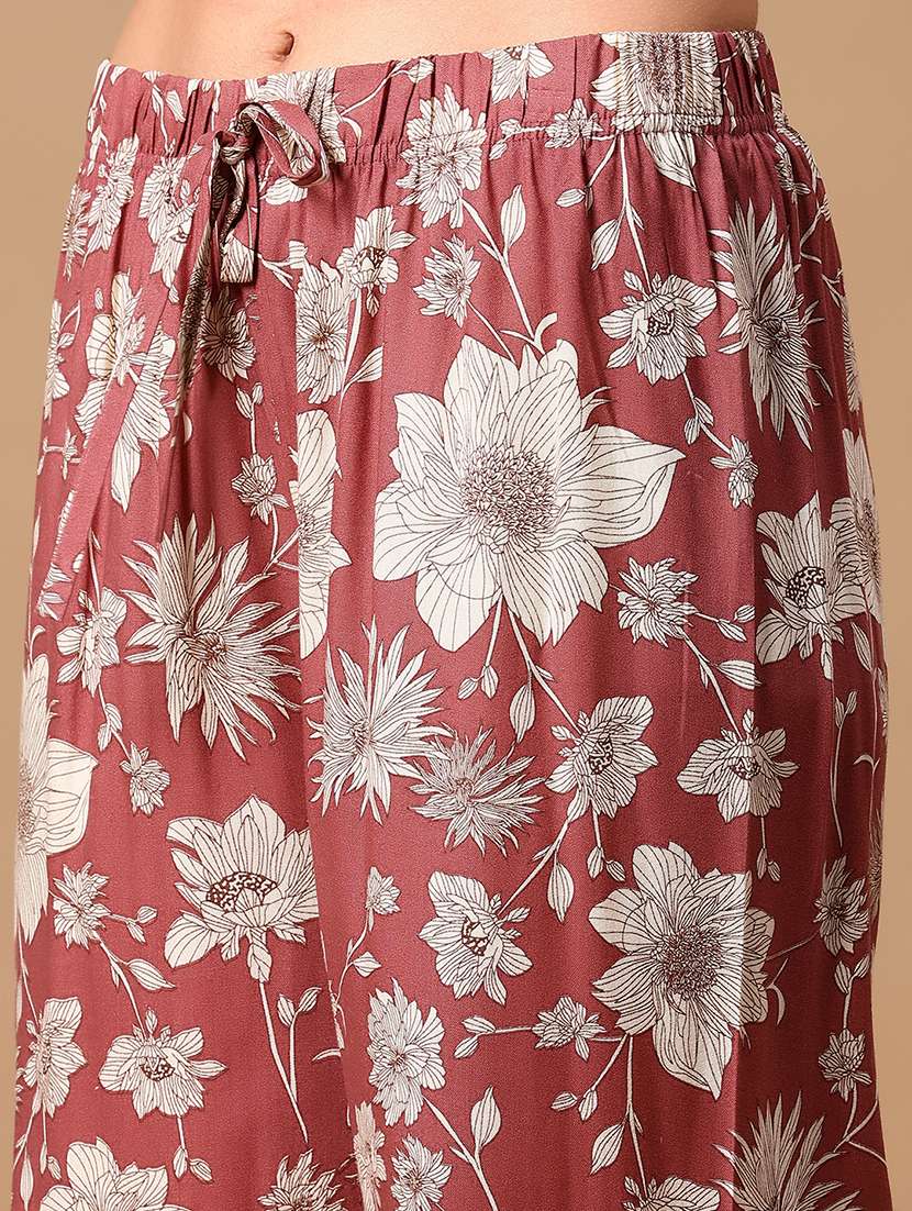 women floral printed mid rise relaxed fit capri - 22166113 -  Standard Image - 5