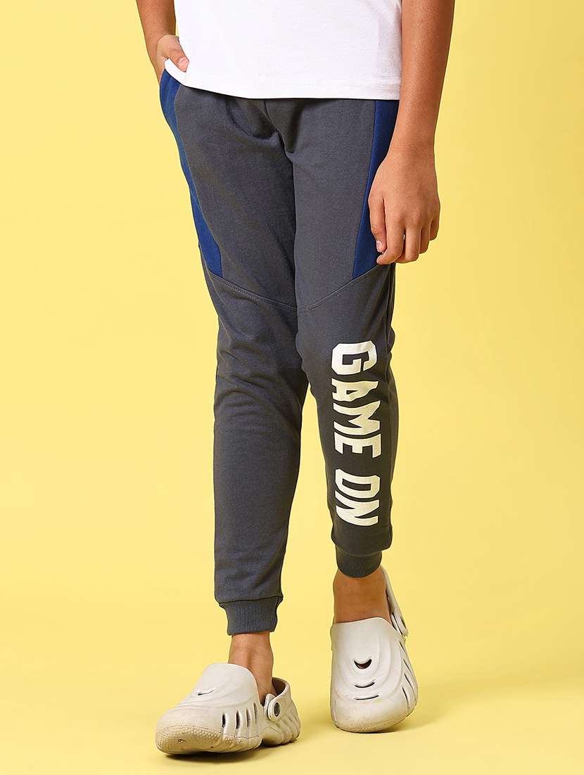 boys printed mid rise jogger