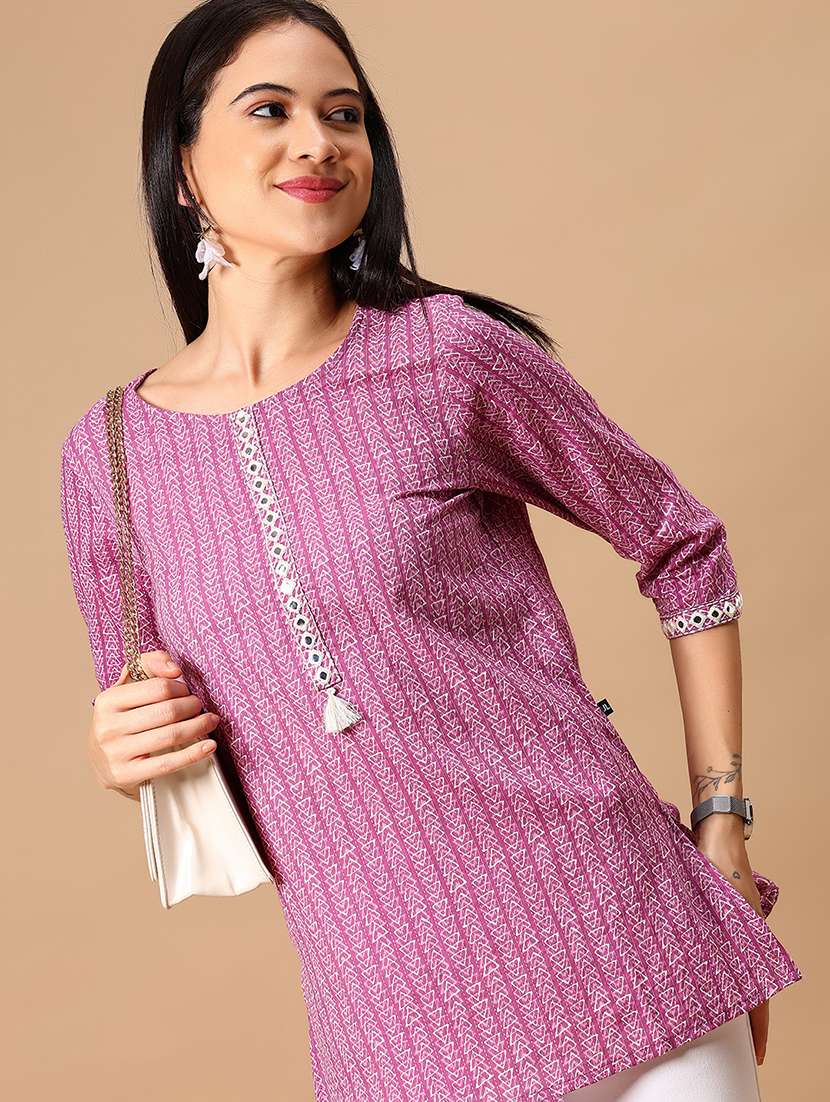women printed three quarter sleeve straight kurti