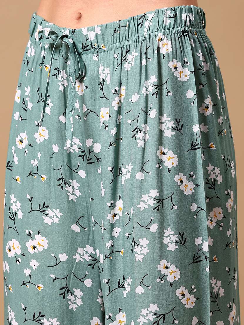 women floral printed mid rise relaxed fit capri - 22169367 -  Standard Image - 5