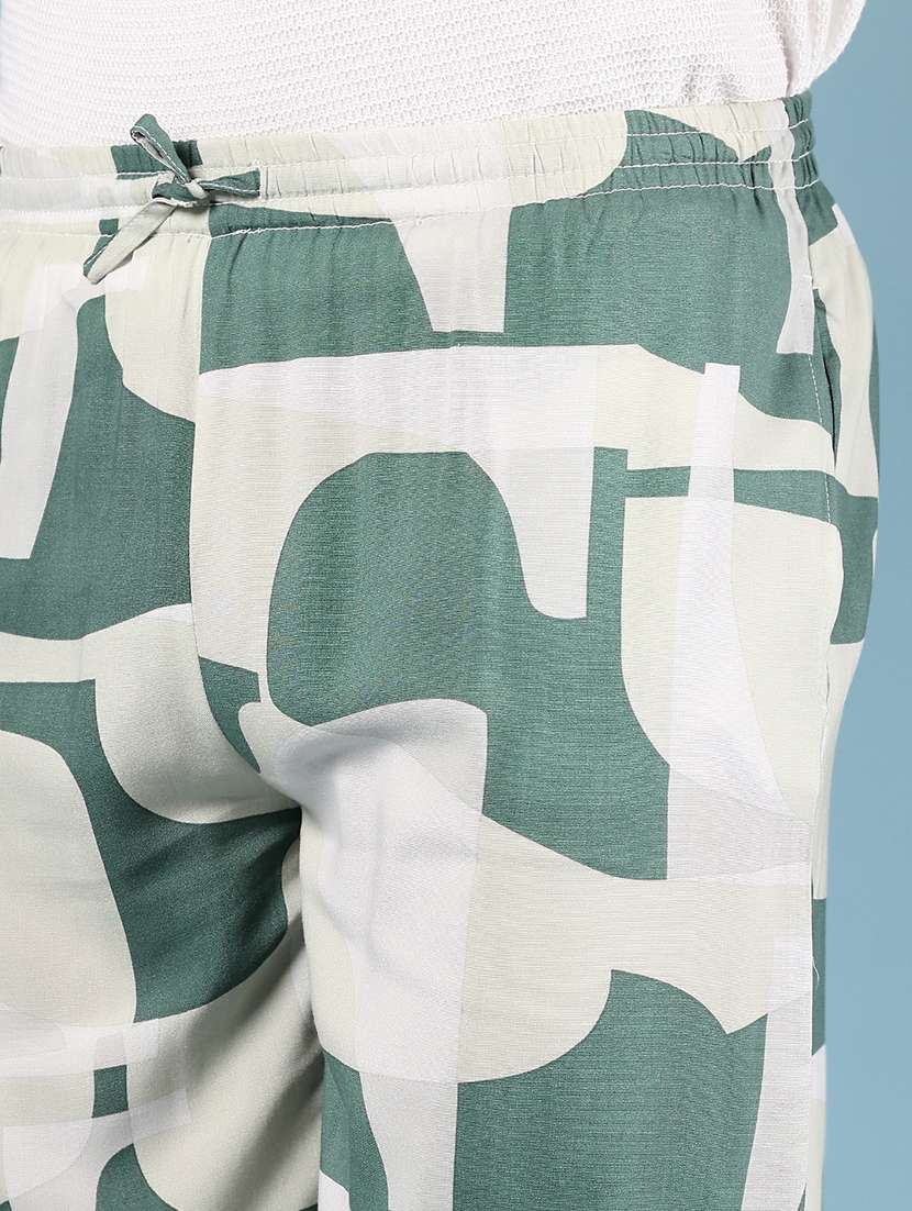 men printed mid rise regular fit shorts - 22169777 -  Standard Image - 5