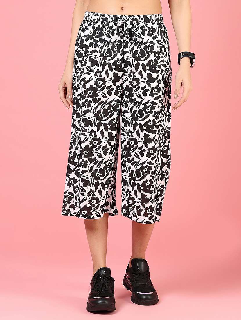 women printed mid rise relaxed fit capri