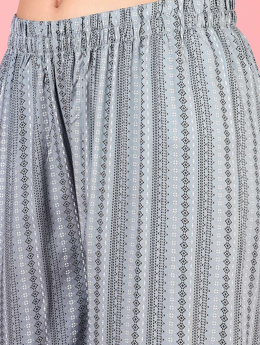 women floral three quarter sleeve kurta palazzo set - 22170902 -  Standard Image - 5