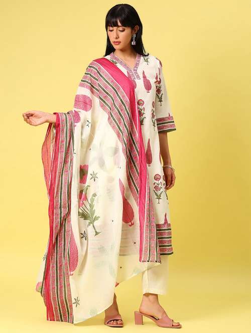women floral three quarter sleeve kurta pant with dupatta set - 22171787 -  Standard Image - 0