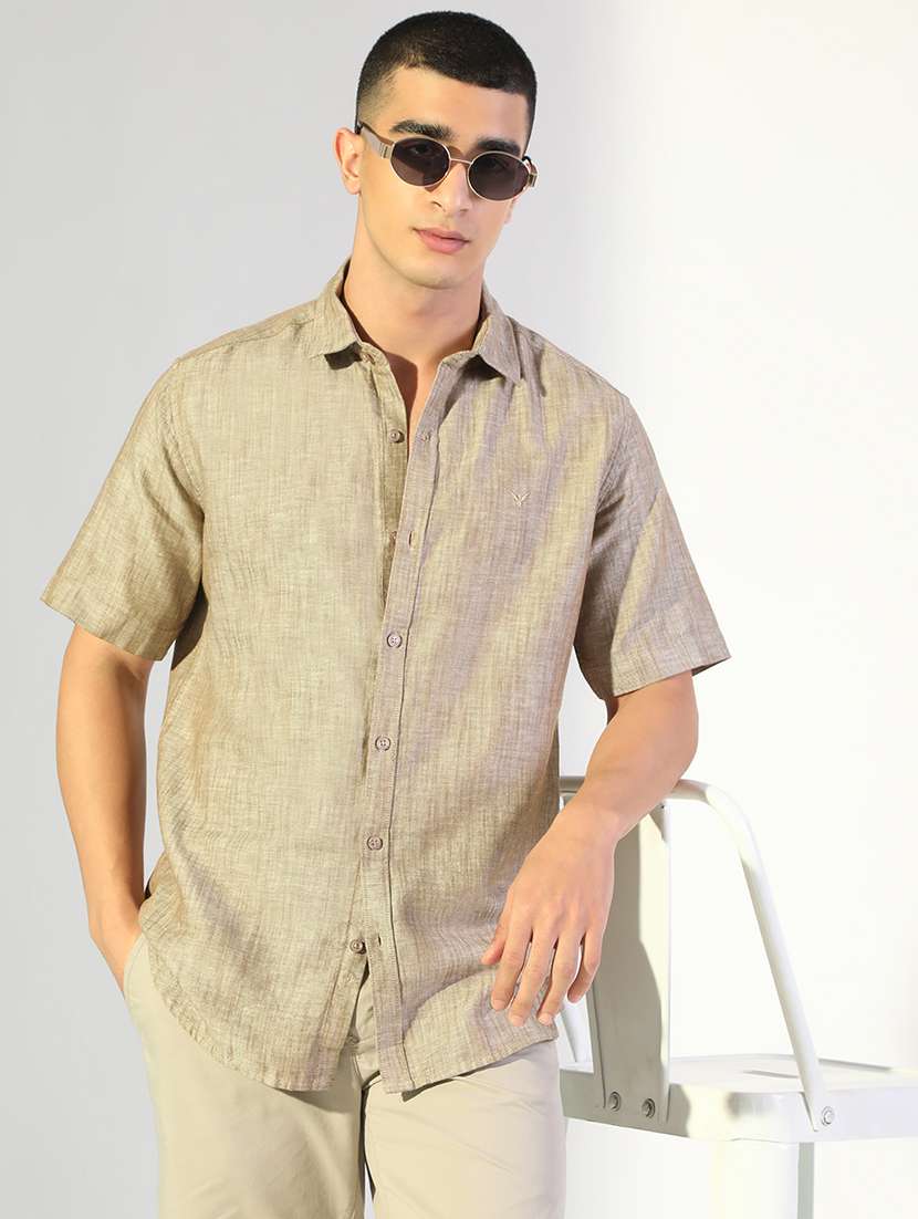 men solid collared short sleeve shirt