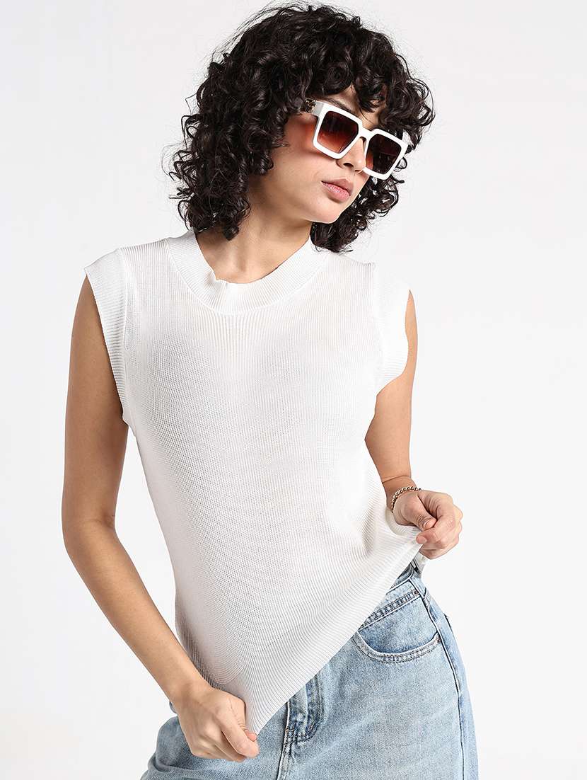 women solid round neck sleeveless top