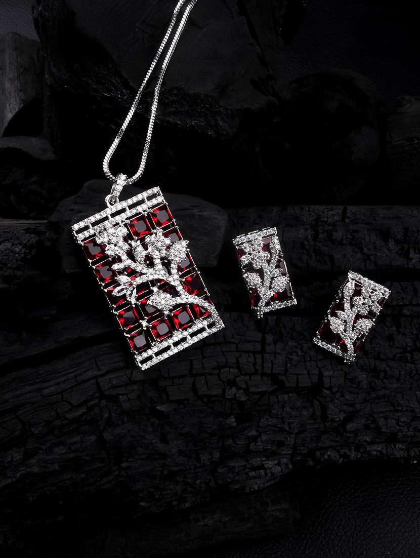 luxurious red ad square pendant with earrings