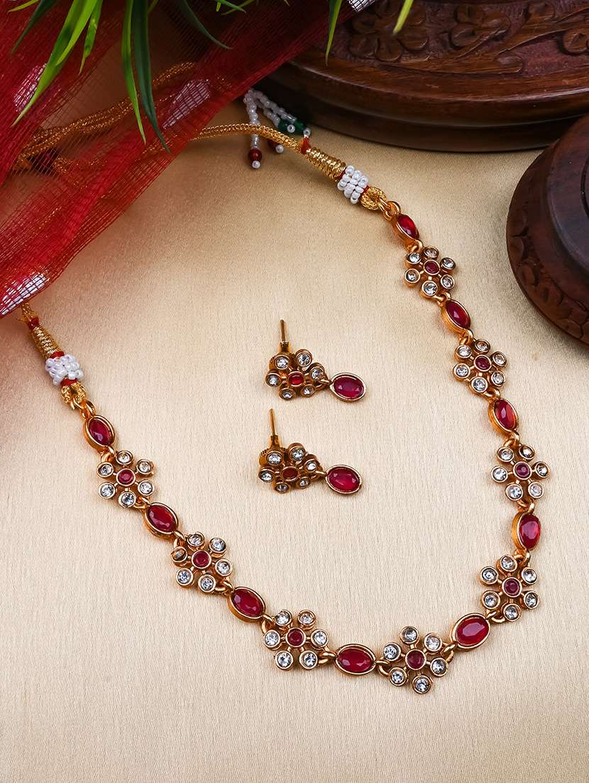 red kemp studded sleek flower necklace set
