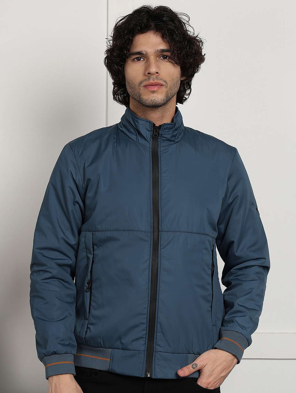 men solid stand collar long sleeve quilted jacket