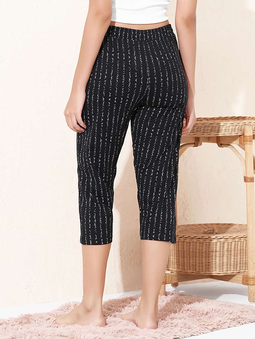 women printed mid rise regular fit capri - 22173957 -  Standard Image - 3