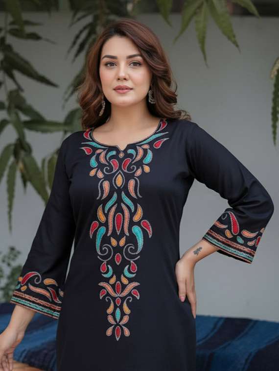 women self designed bell sleeve woolen kurta - 22174178 -  Standard Image - 3