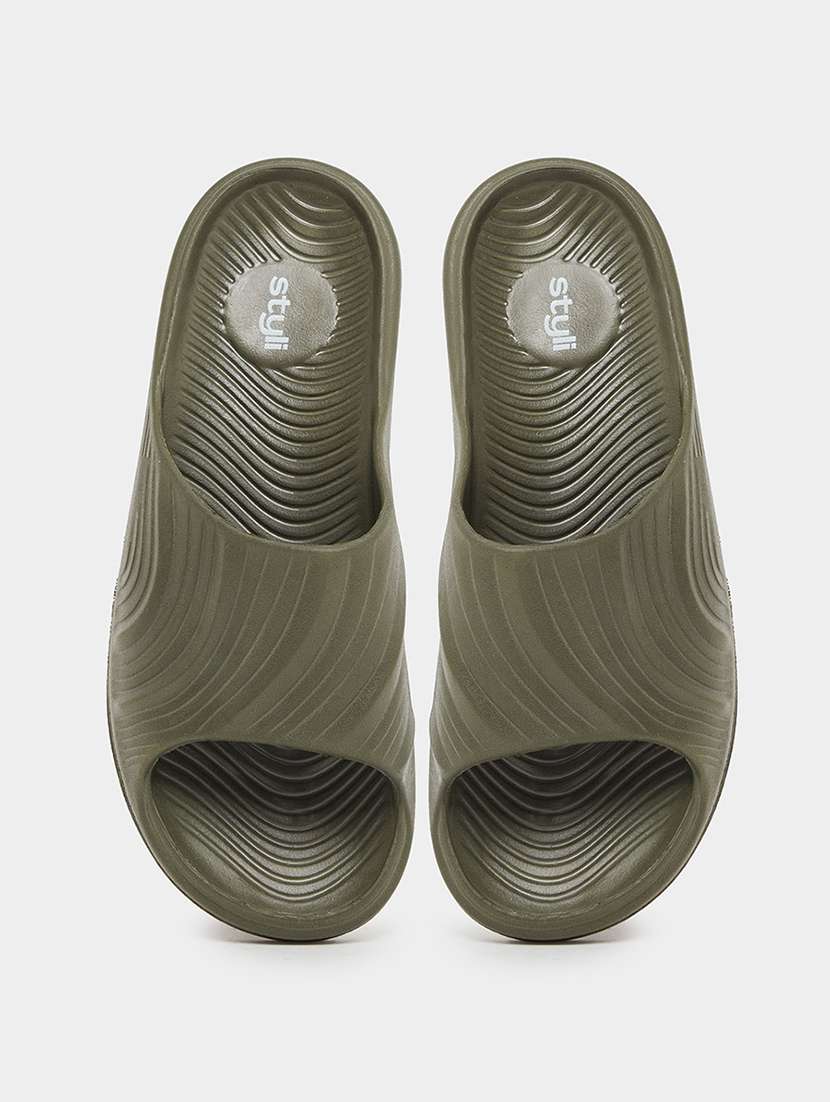 men solid slip on slider