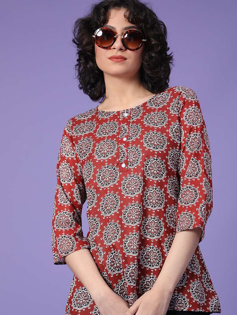 women printed three quarter sleeve straight kurti