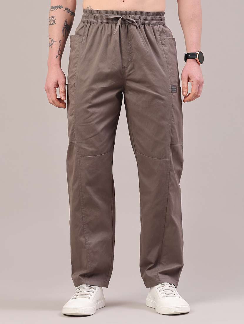 men solid mid rise regular fit cargo 