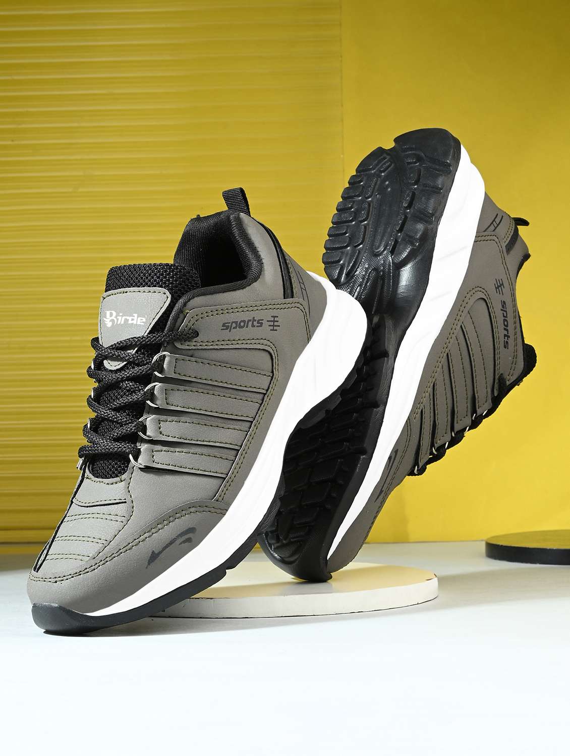 men solid lace up sport shoe