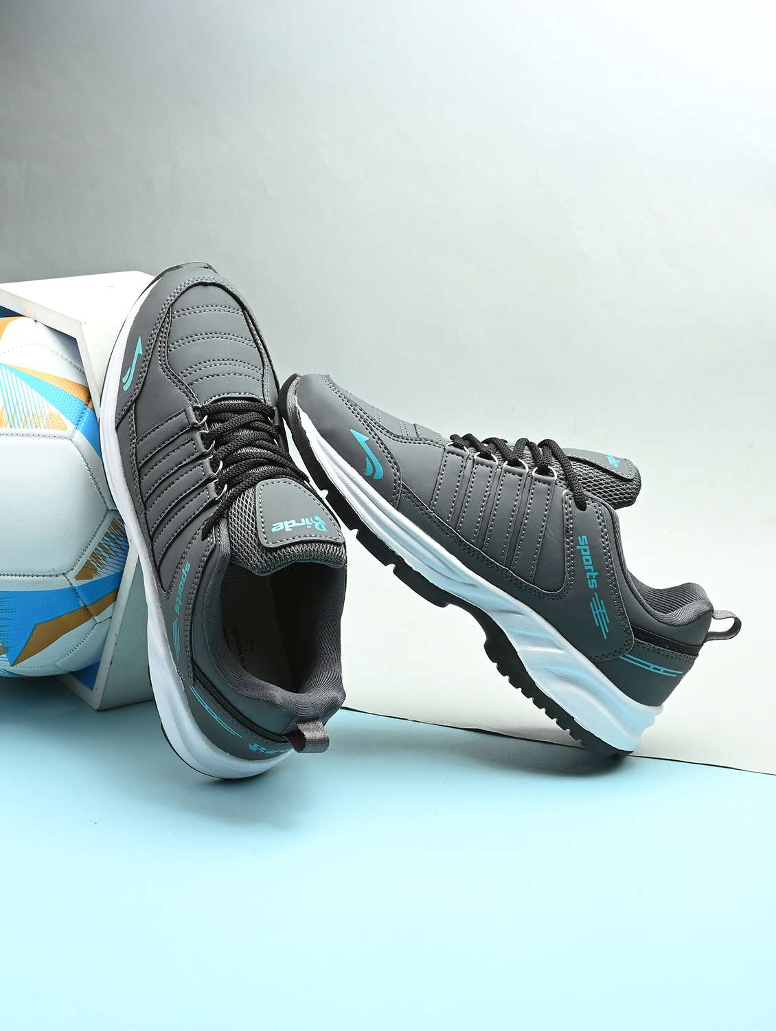 men solid lace up sport shoe