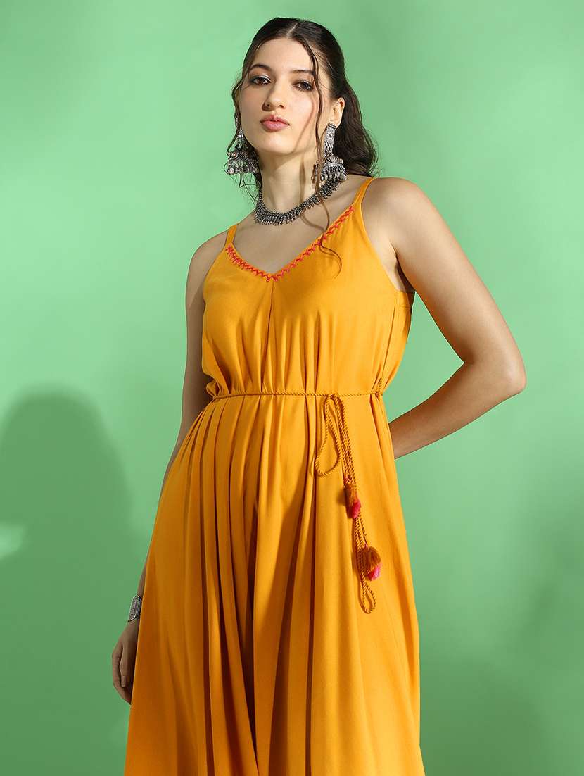 women solid shoulder strap jumpsuit - 22176726 -  Standard Image - 3