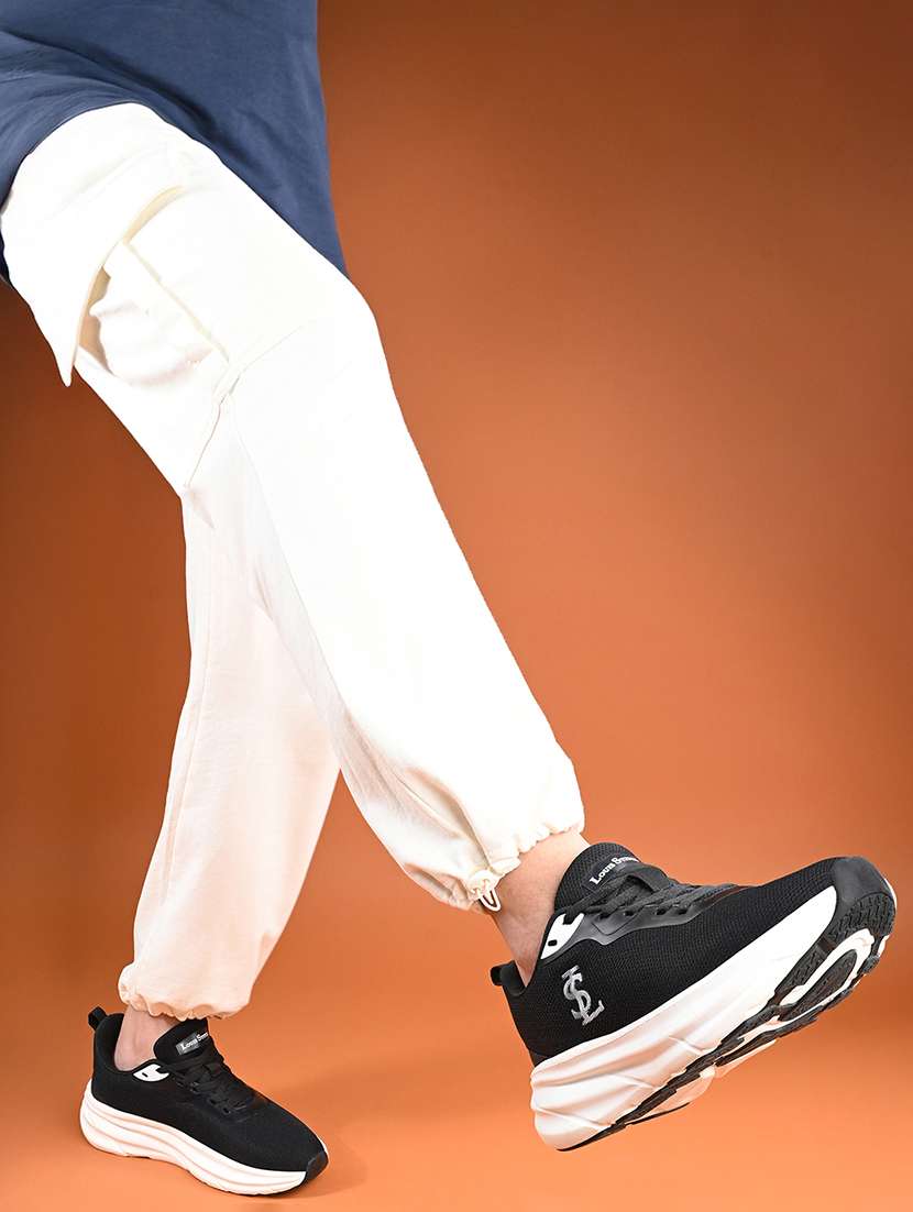 men black lace up sneaker