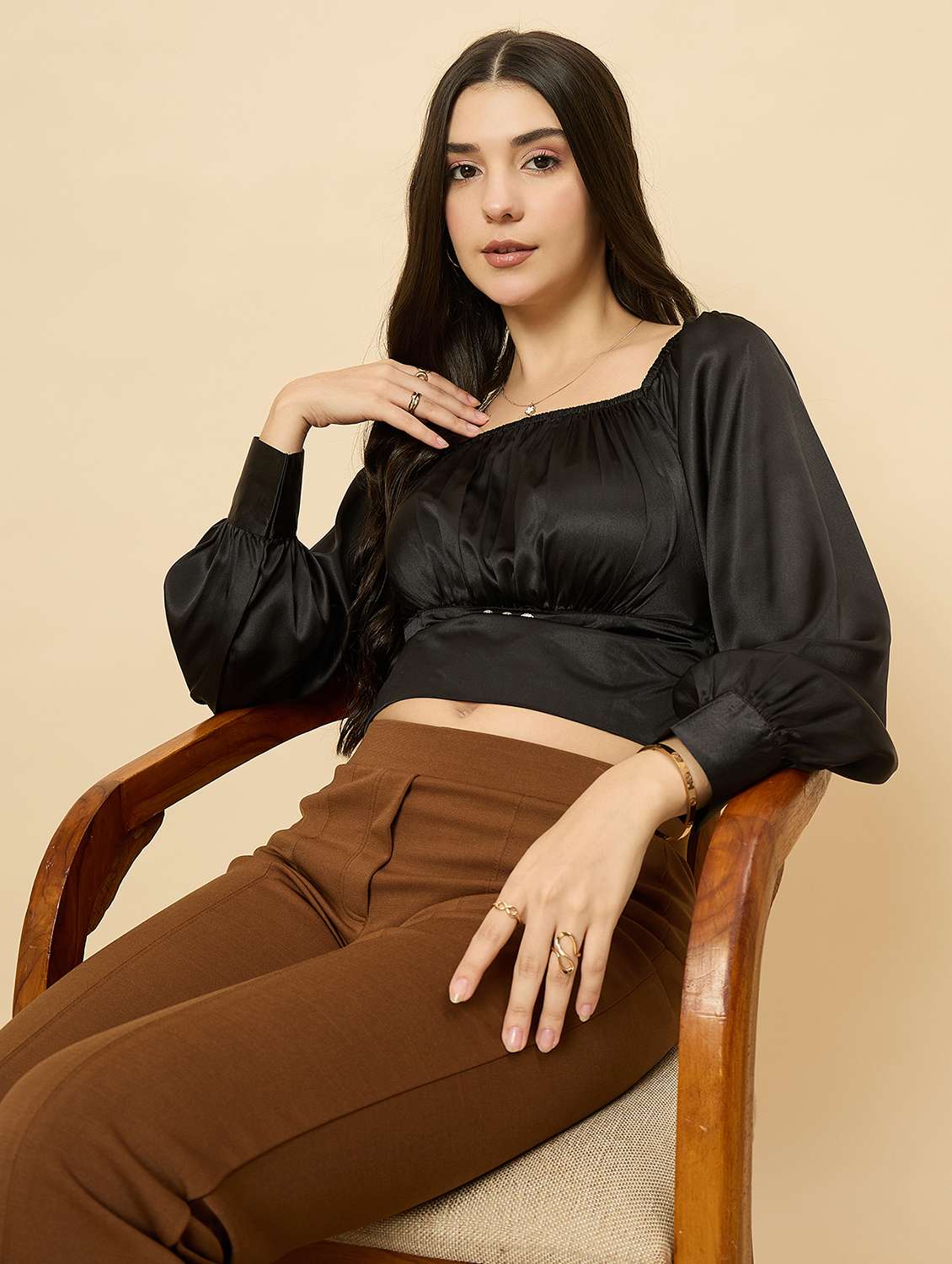 women black solid puff sleeve crop top