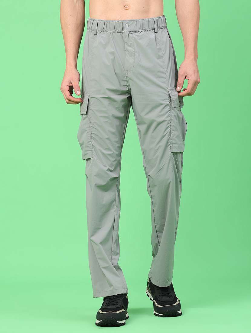 men solid mid rise regular fit cargo