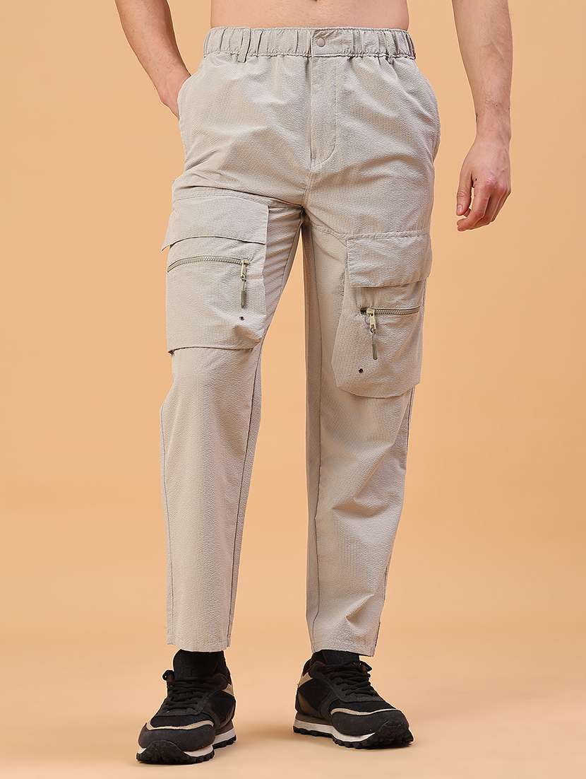 men solid mid rise regular fit cargo