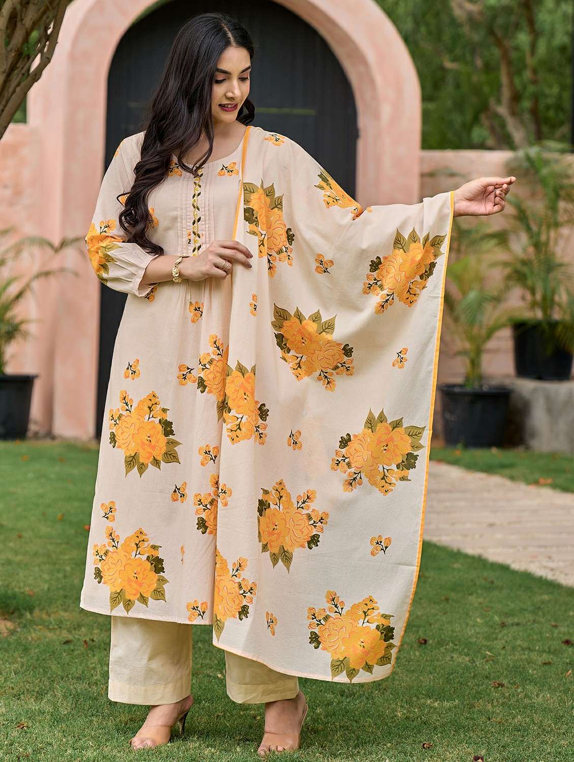 women floral three quarter sleeve kurta pant with dupatta set
