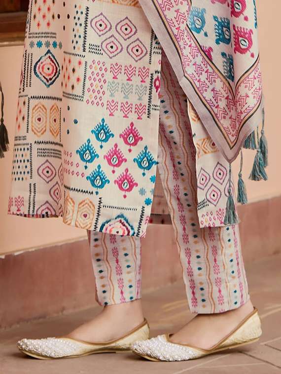 women three quarter sleeve kurta and pant with dupatta  - 22178919 -  Standard Image - 5