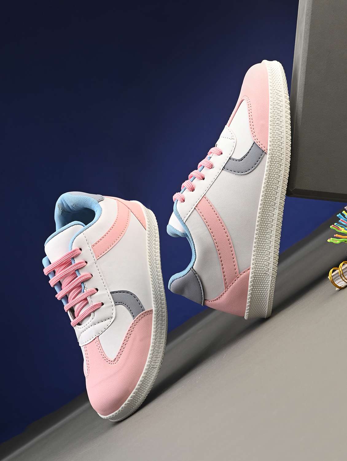 women white lace-up sneaker