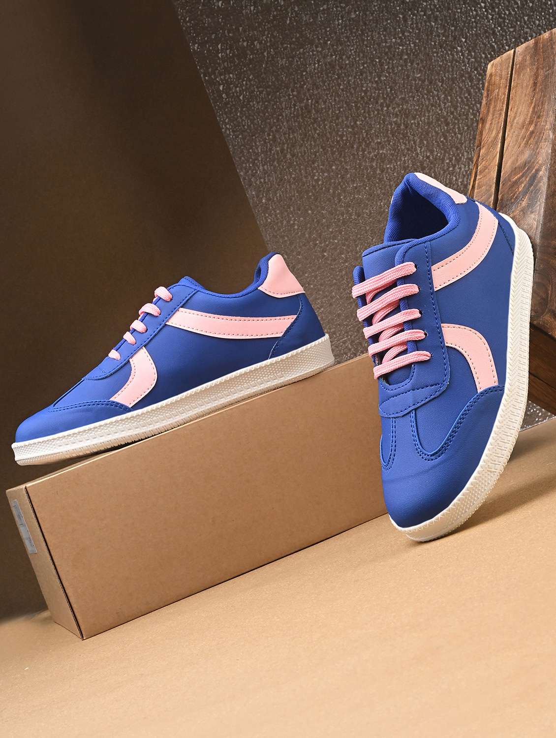 women blue lace-up sneaker