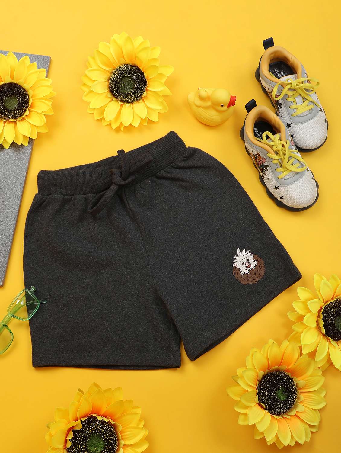 boys solid mid rise regular fit shorts 