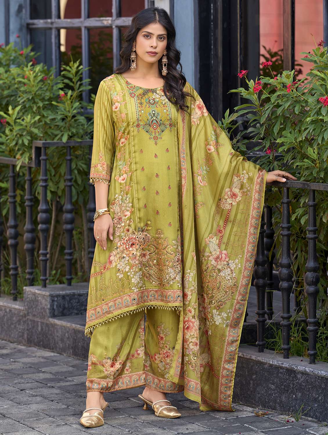 women printed three quarter sleeve kurta palazzo with dupatta set