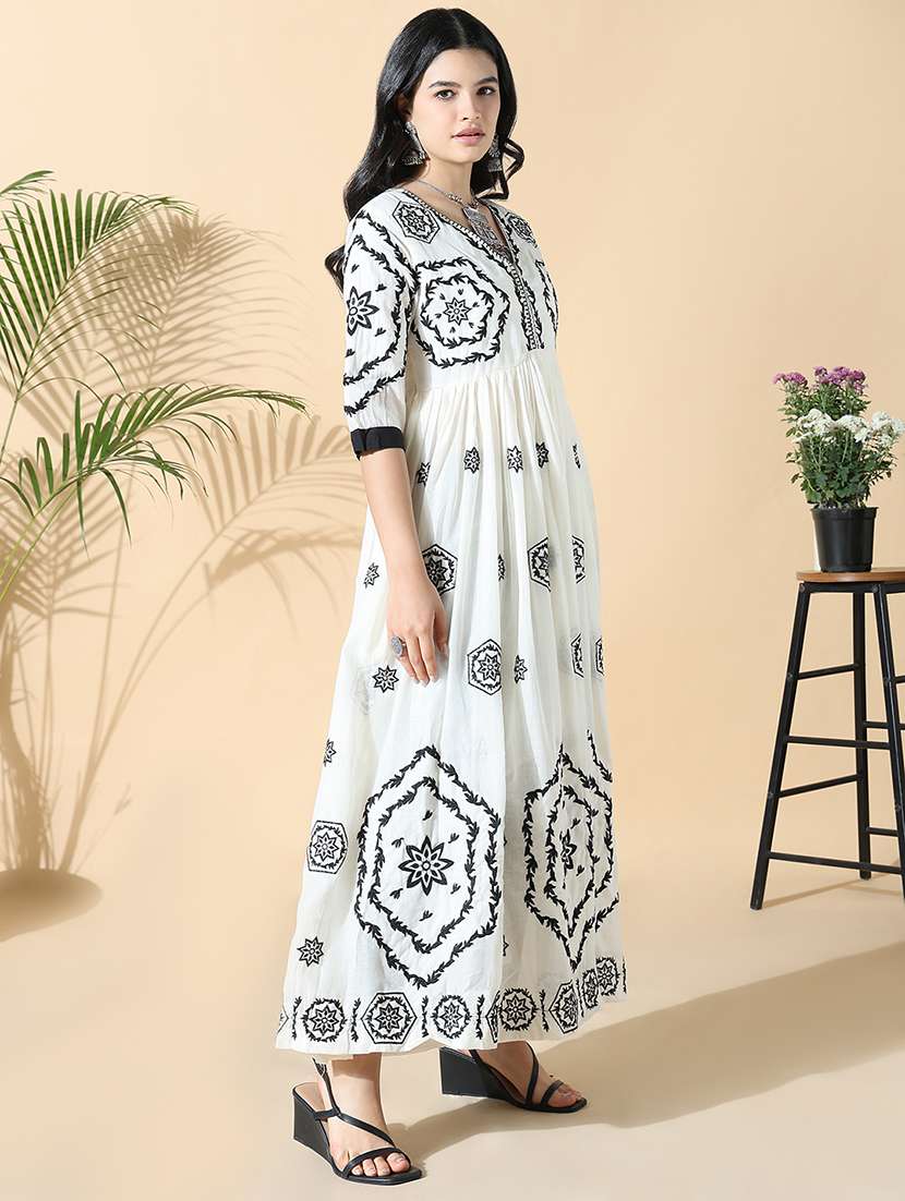 women solid with work three quarter anarkali kurta - 22180025 -  Standard Image - 3