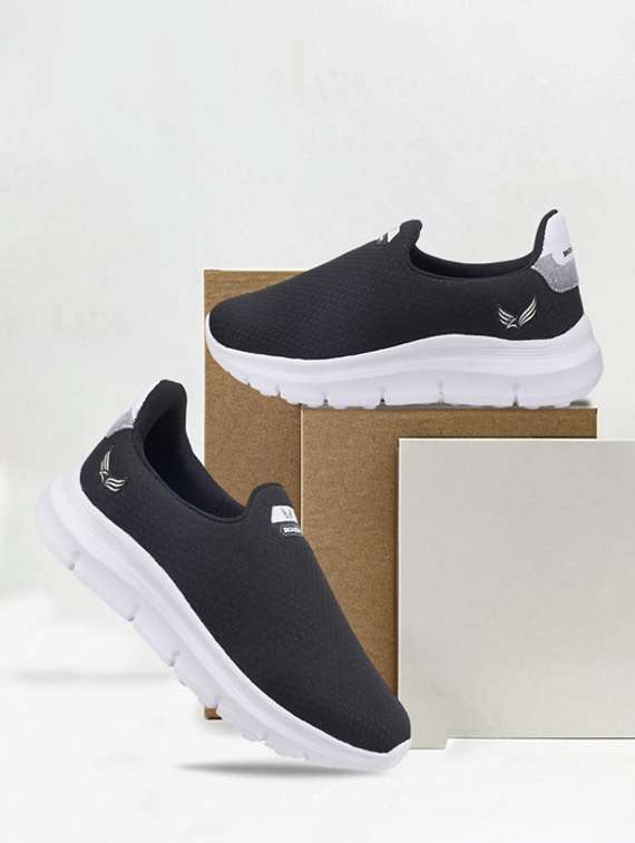 men solid slip on sport shoe