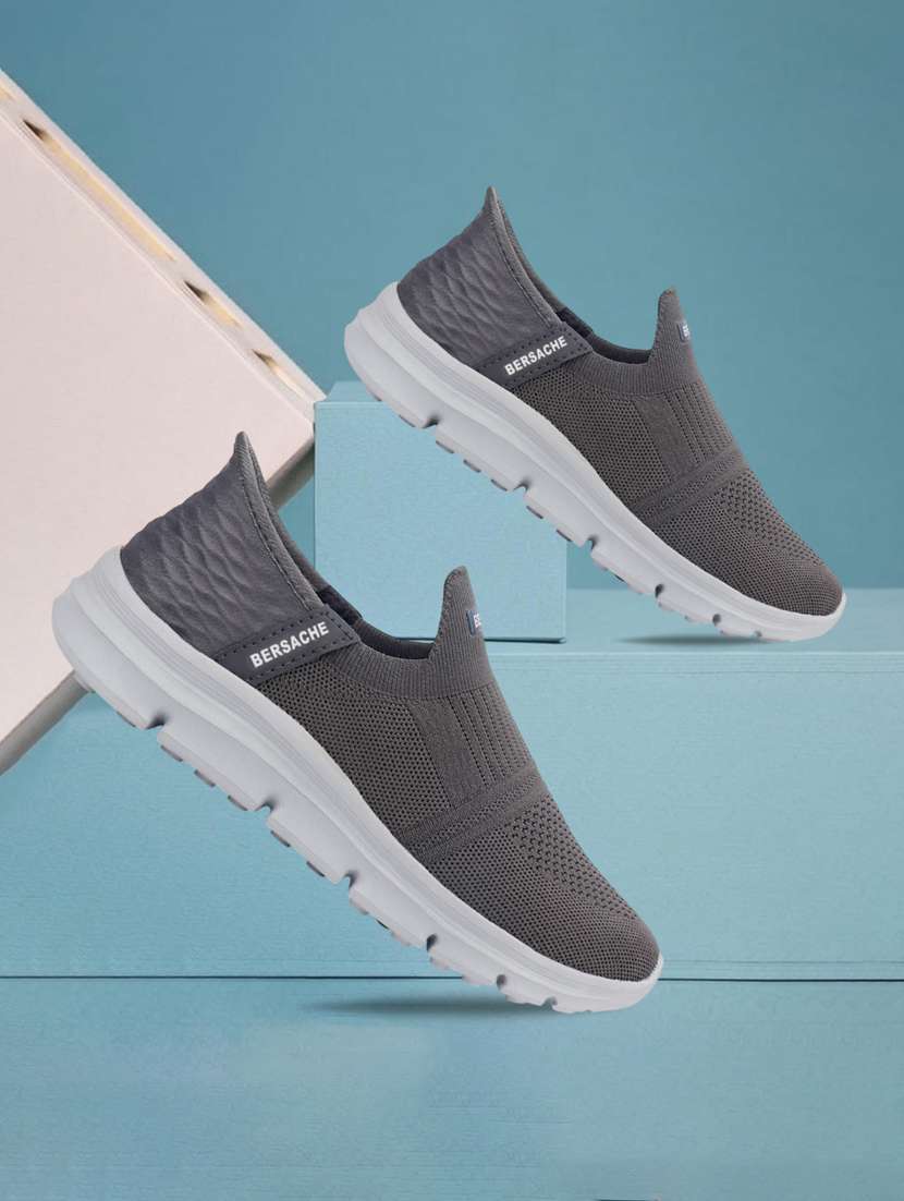 men solid slip on sport shoe