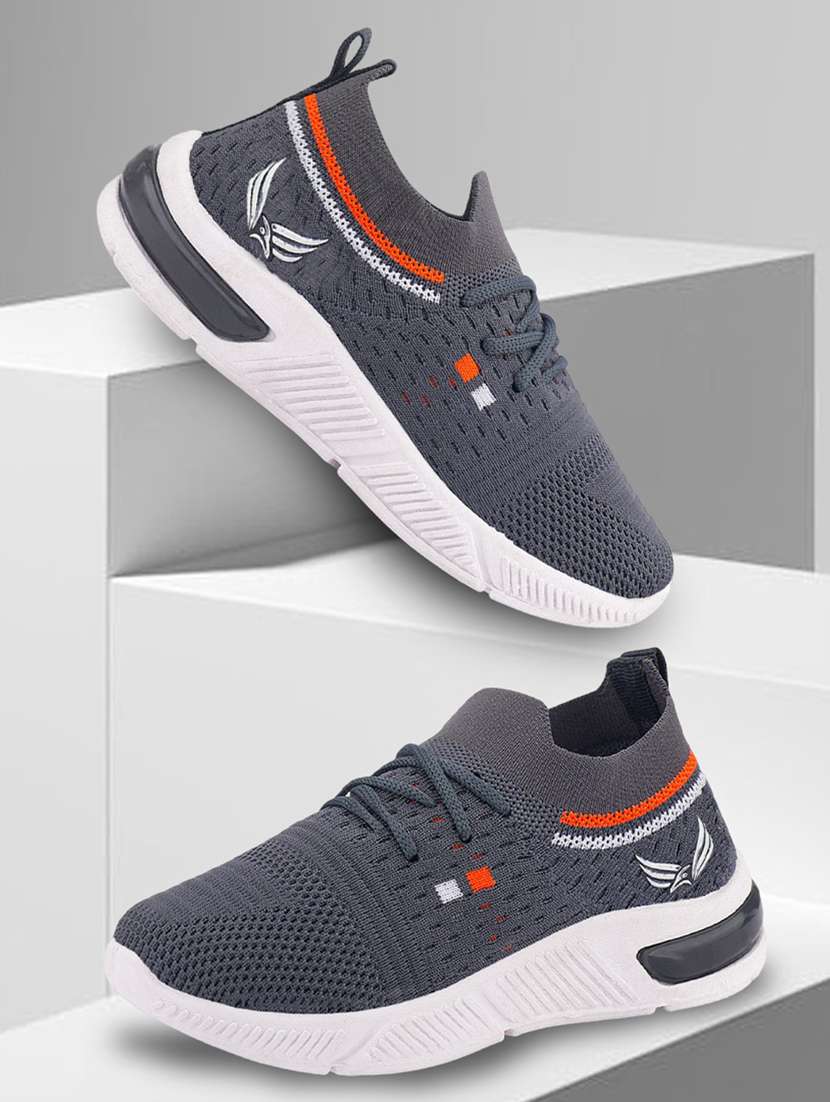 boys solid lace up sport shoes