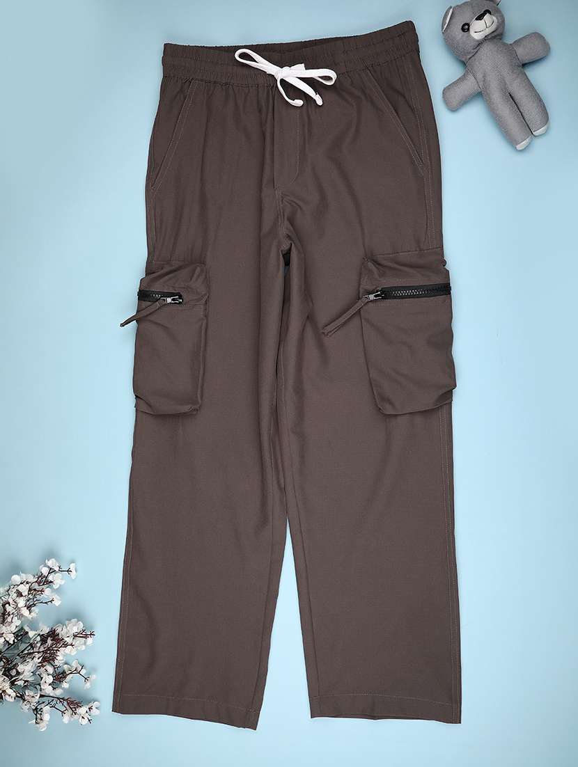 boys solid mid rise regular fit cargo