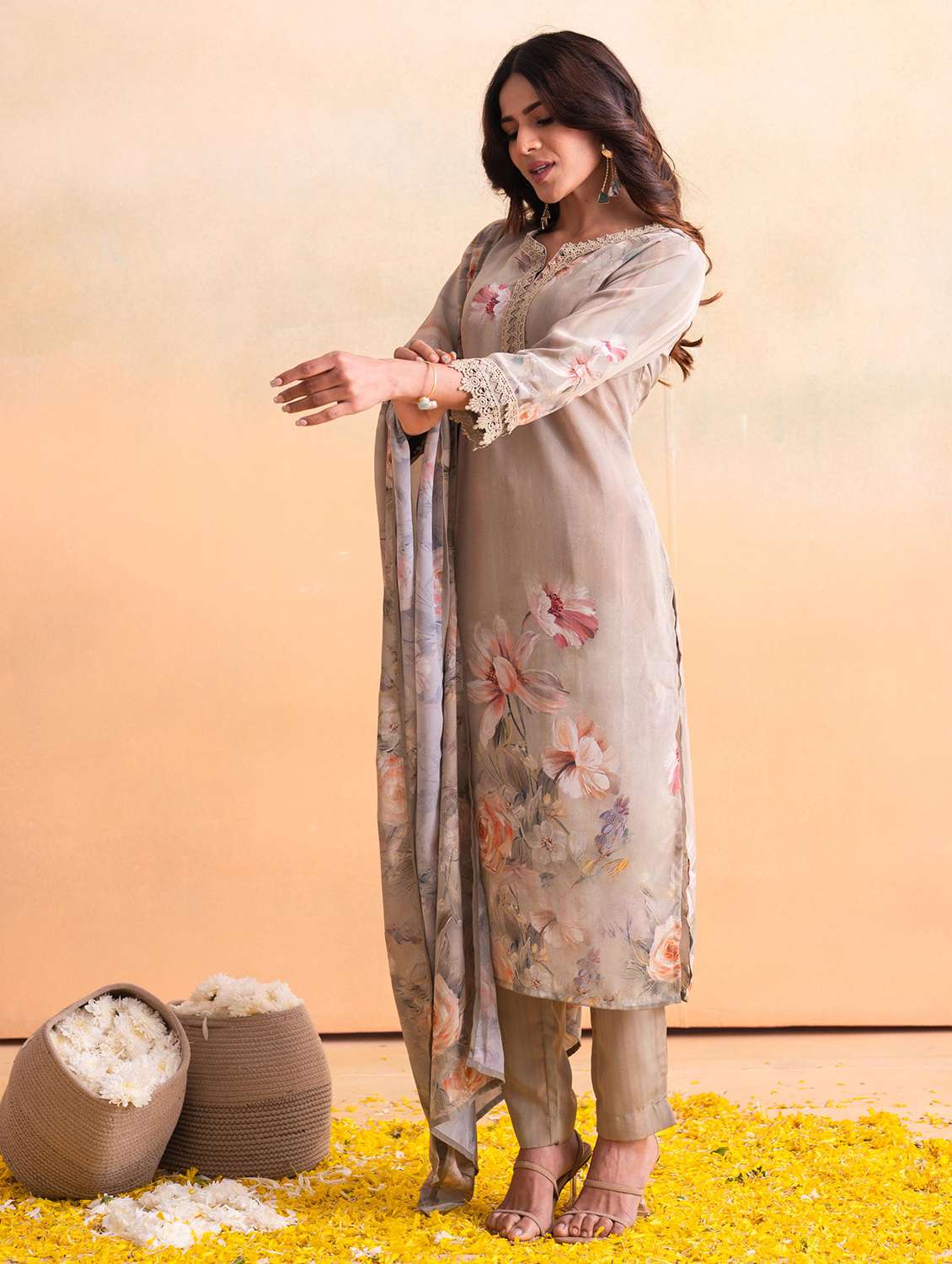 women floral printed three quarter sleeve kurta pant with dupatta set - 22183419 -  Standard Image - 3